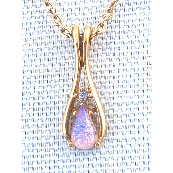 Avon Fireglow Teardrop Pendant / Necklace - 1977 Opal and Rhinestone Beauty! - Picture 2 of 9